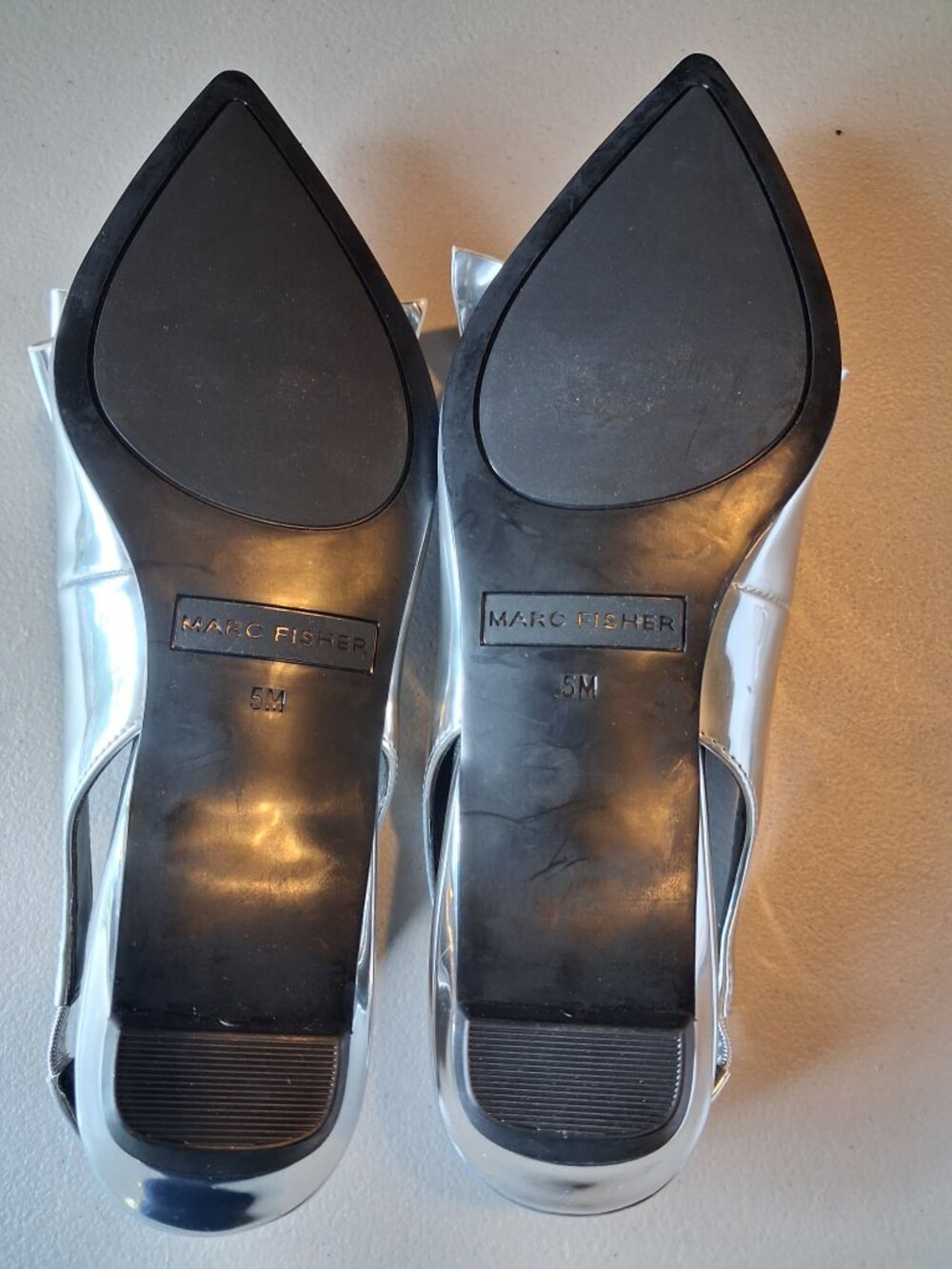 Marc Fisher Silver Pointed Toe Bow Slingback Flats Women's 5M - Picture 2 of 8
